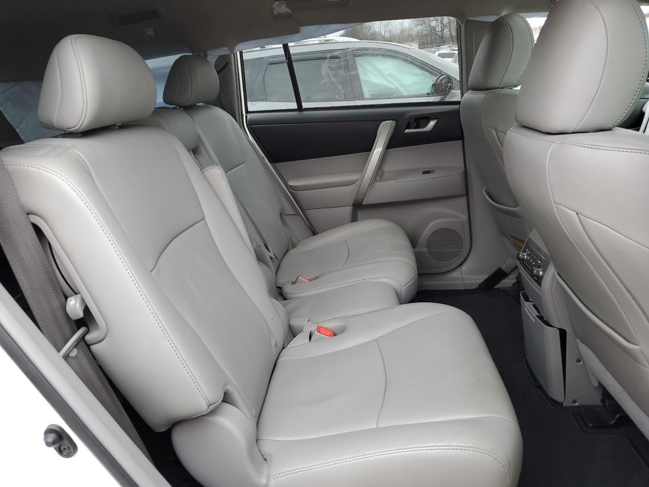 2013 Toyota Highlander - Image 11