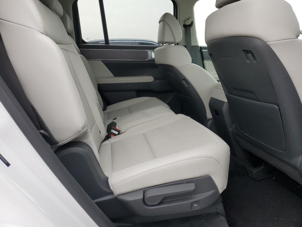 2024 Hyundai Santa Fe - Image 11