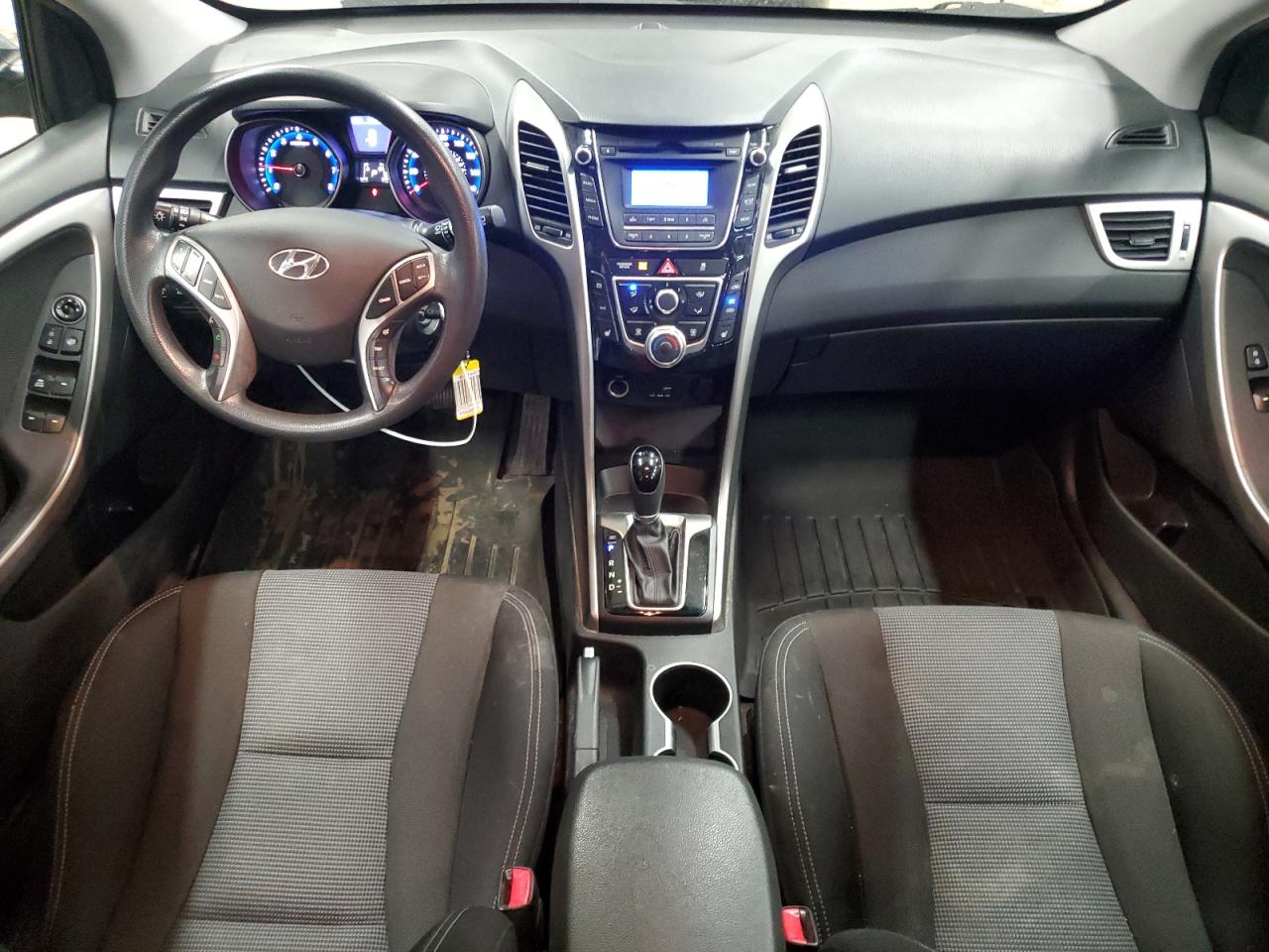 2016 Hyundai Elantra - Image 8