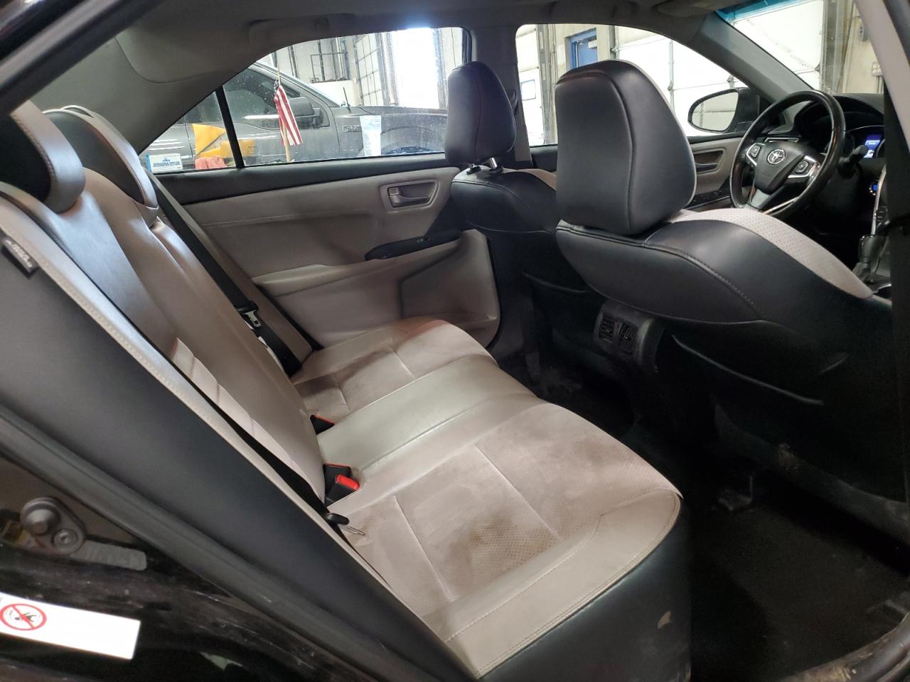 2015 Toyota Camry - Image 10