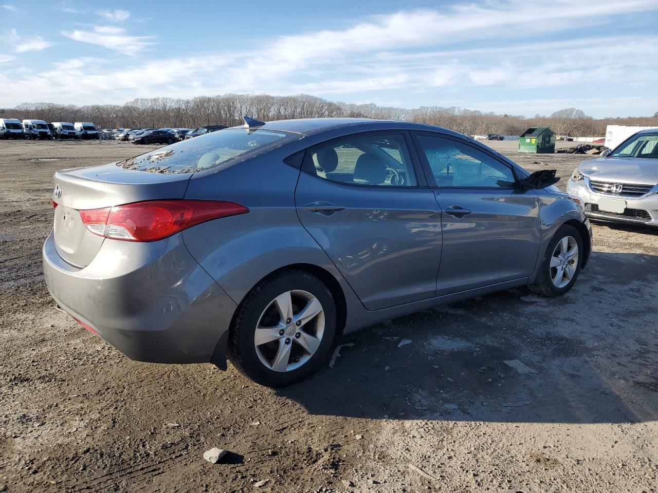 2013 Hyundai Elantra - Image 3