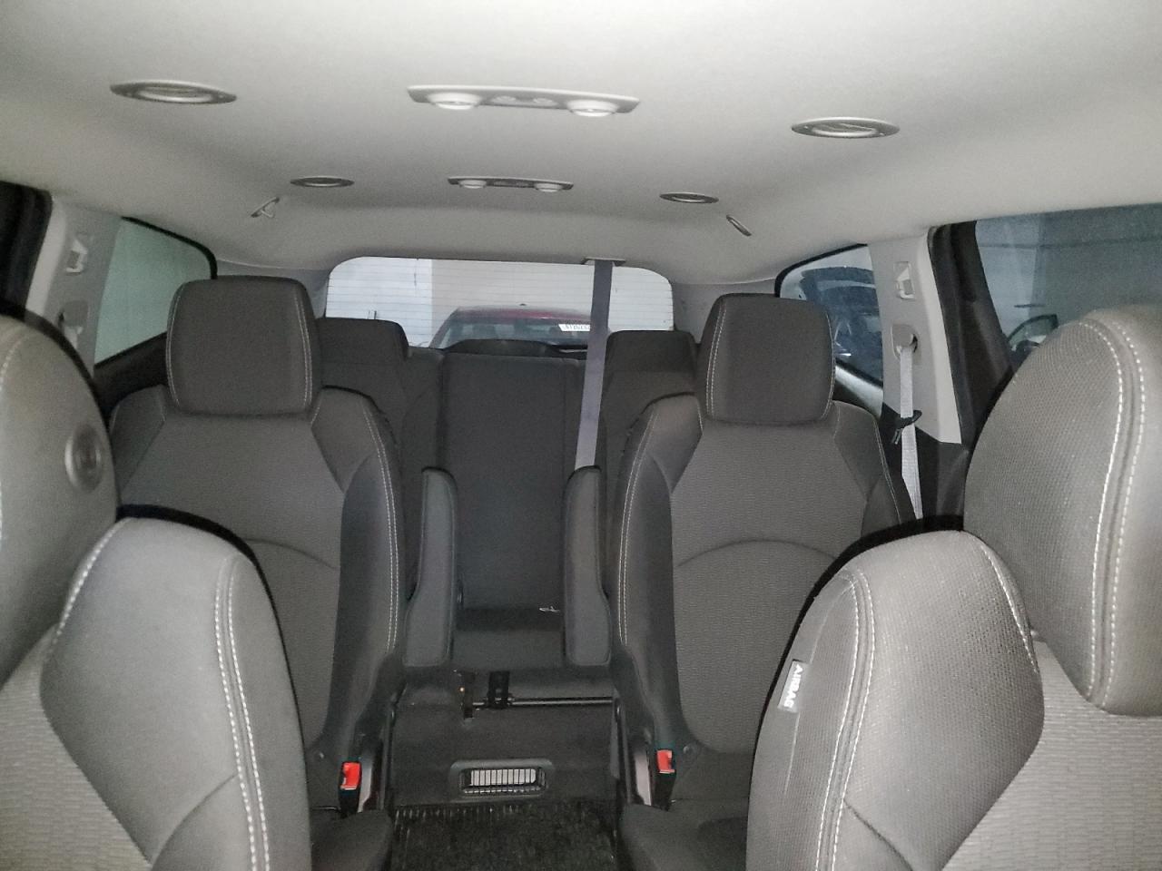 2015 Chevrolet Traverse - Image 10