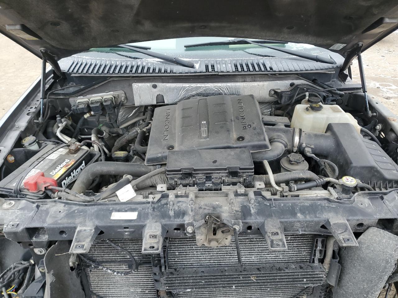2010 Lincoln Navigator - Image 12