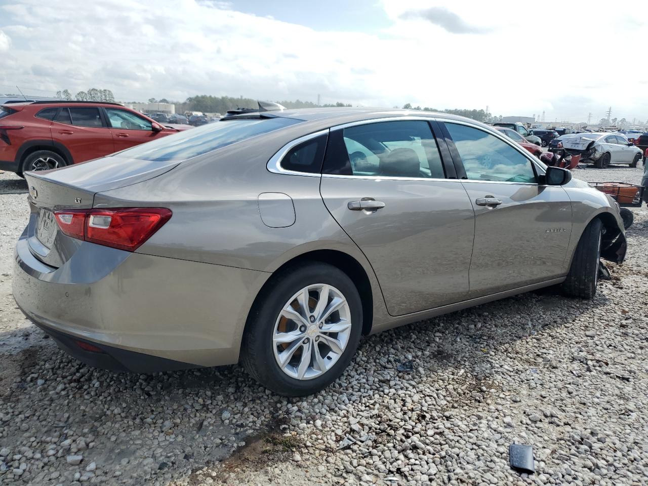 2023 Chevrolet Malibu - Image 3