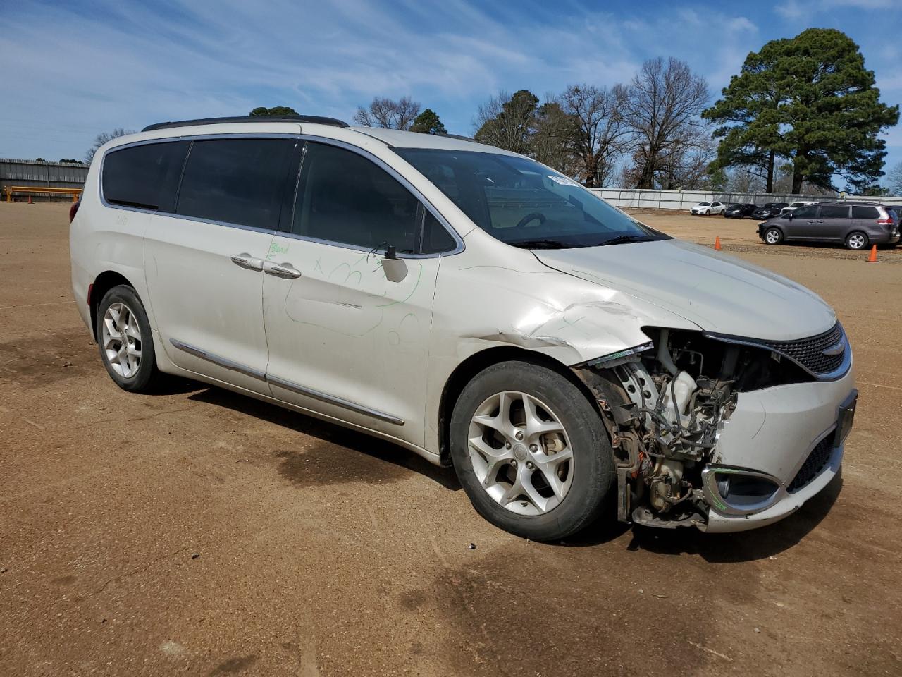 2017 Chrysler Pacifica - Image 4