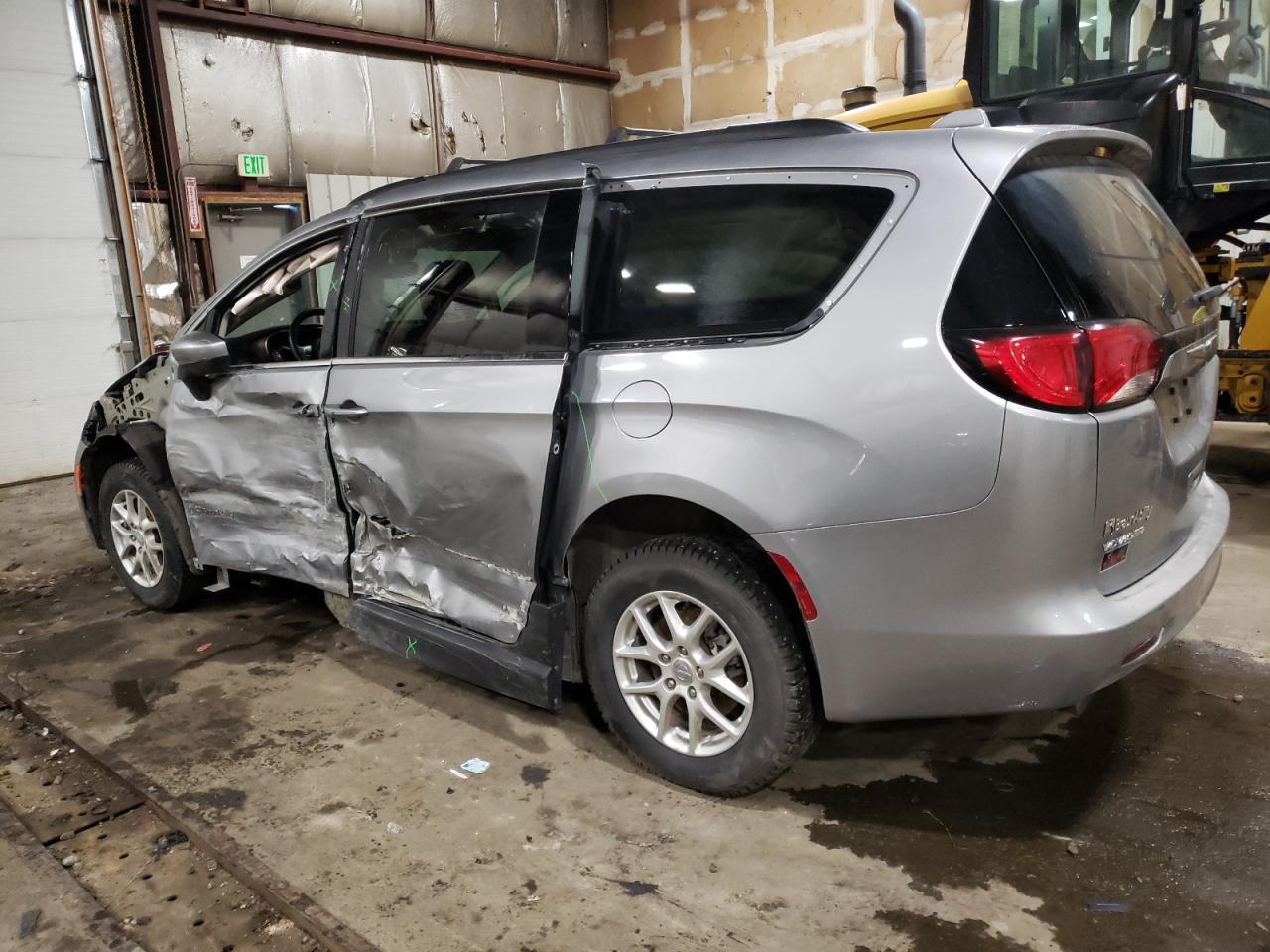 2020 Chrysler Voyager - Image 2