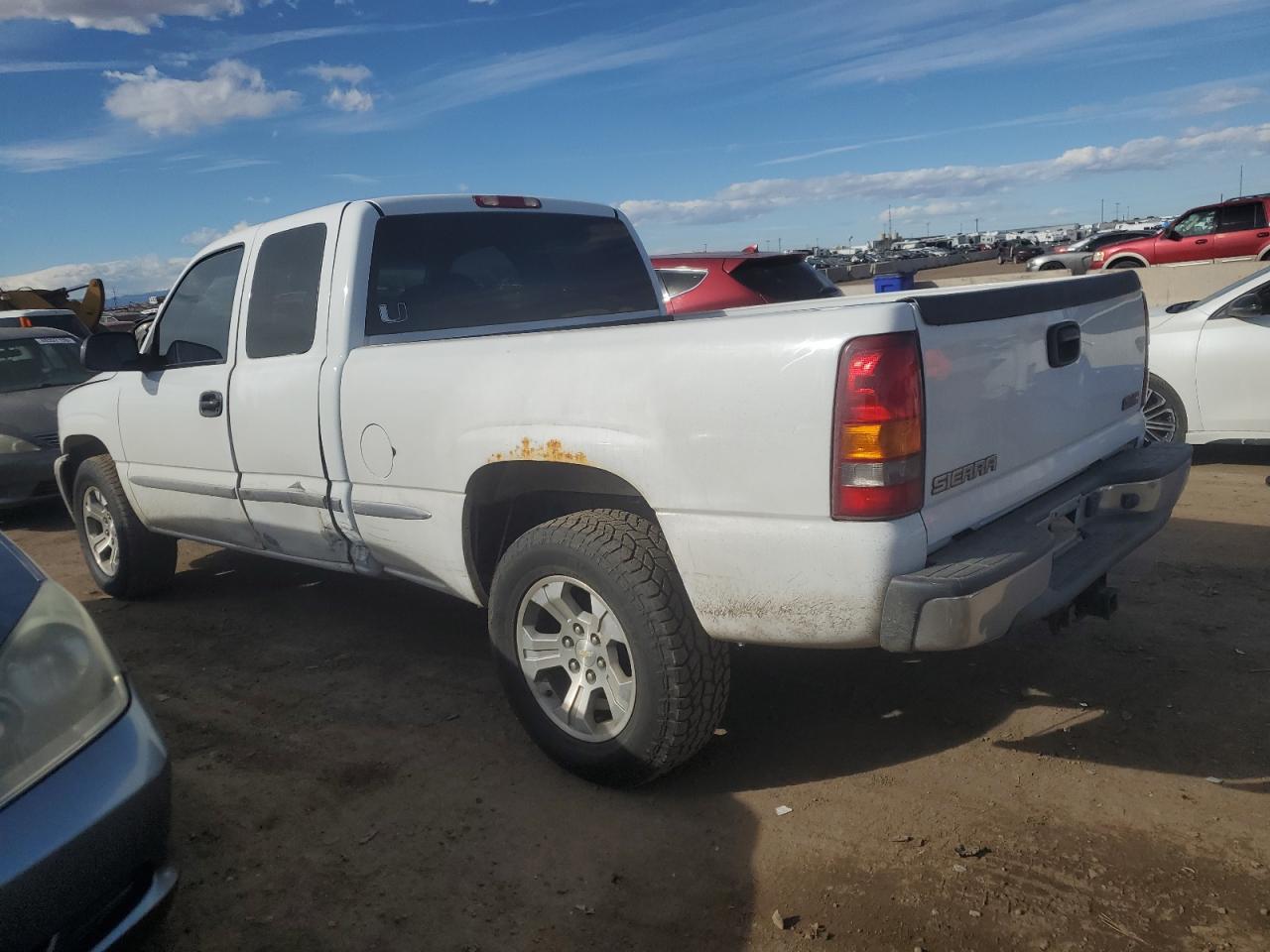 2002 GMC Sierra - Image 2