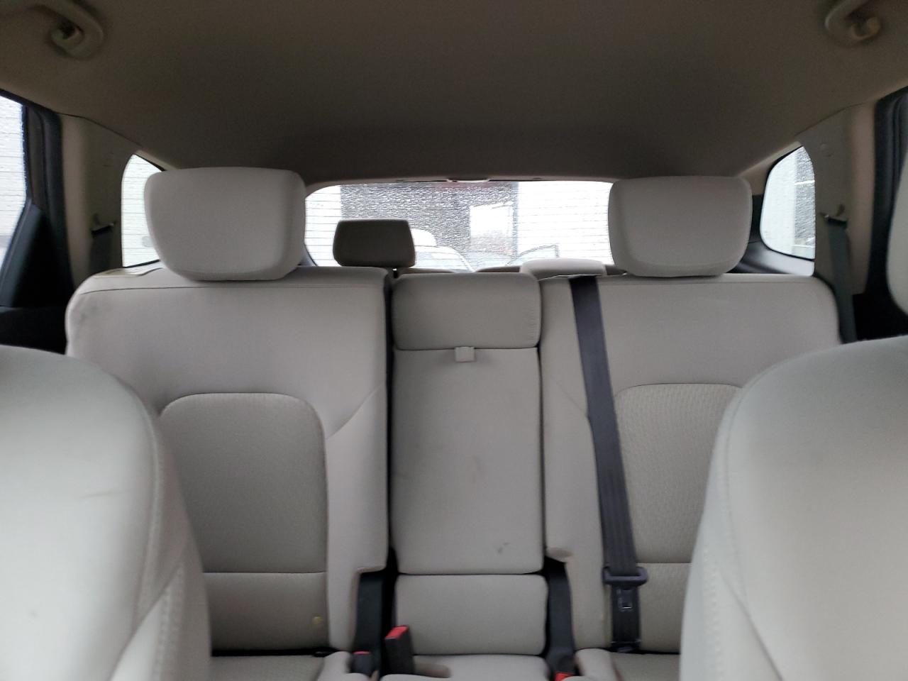 2017 Hyundai Santa Fe - Image 10