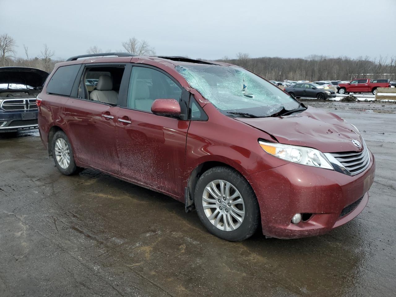 2017 Toyota Sienna - Image 4
