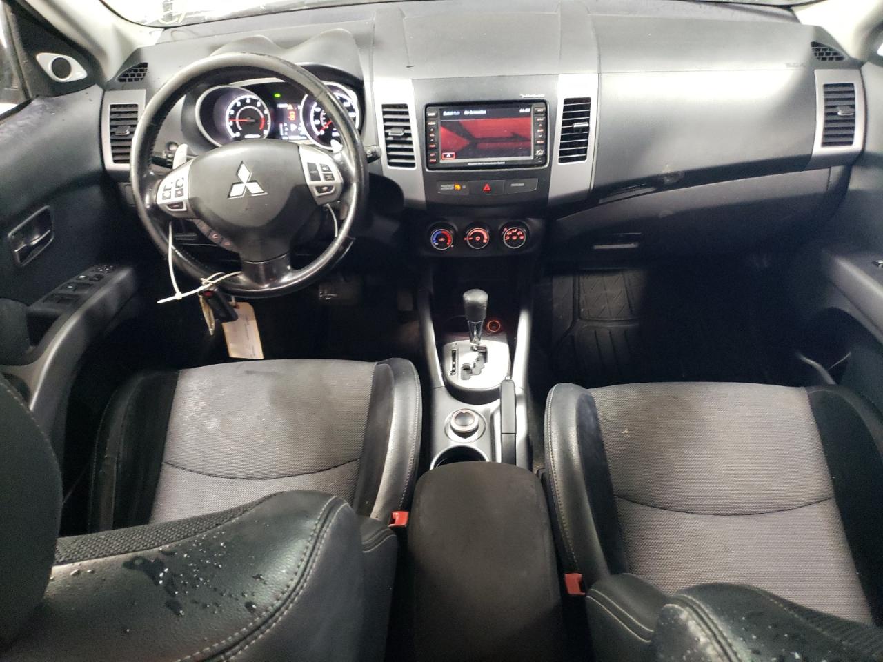 2010 Mitsubishi Outlander - Image 8