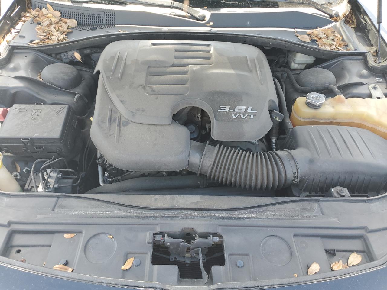 2013 Chrysler 300 - Image 11