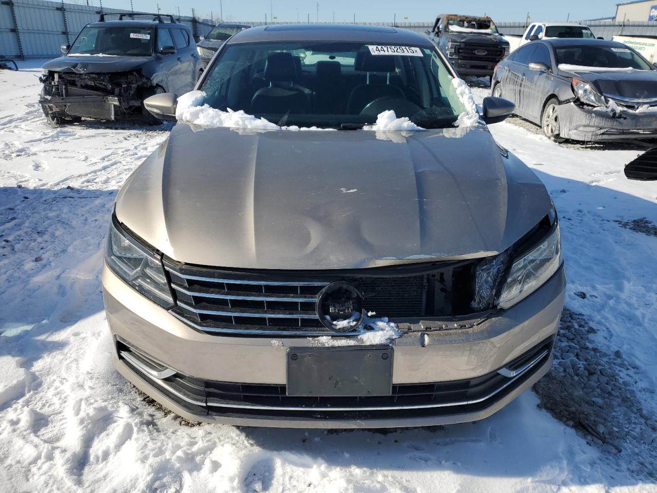 2016 Volkswagen Passat - Image 5