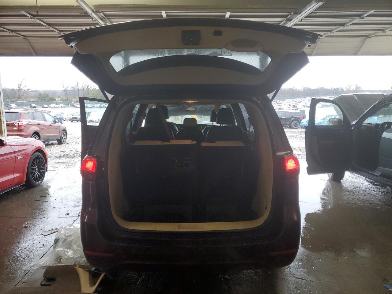 2017 Kia Sedona - Image 6
