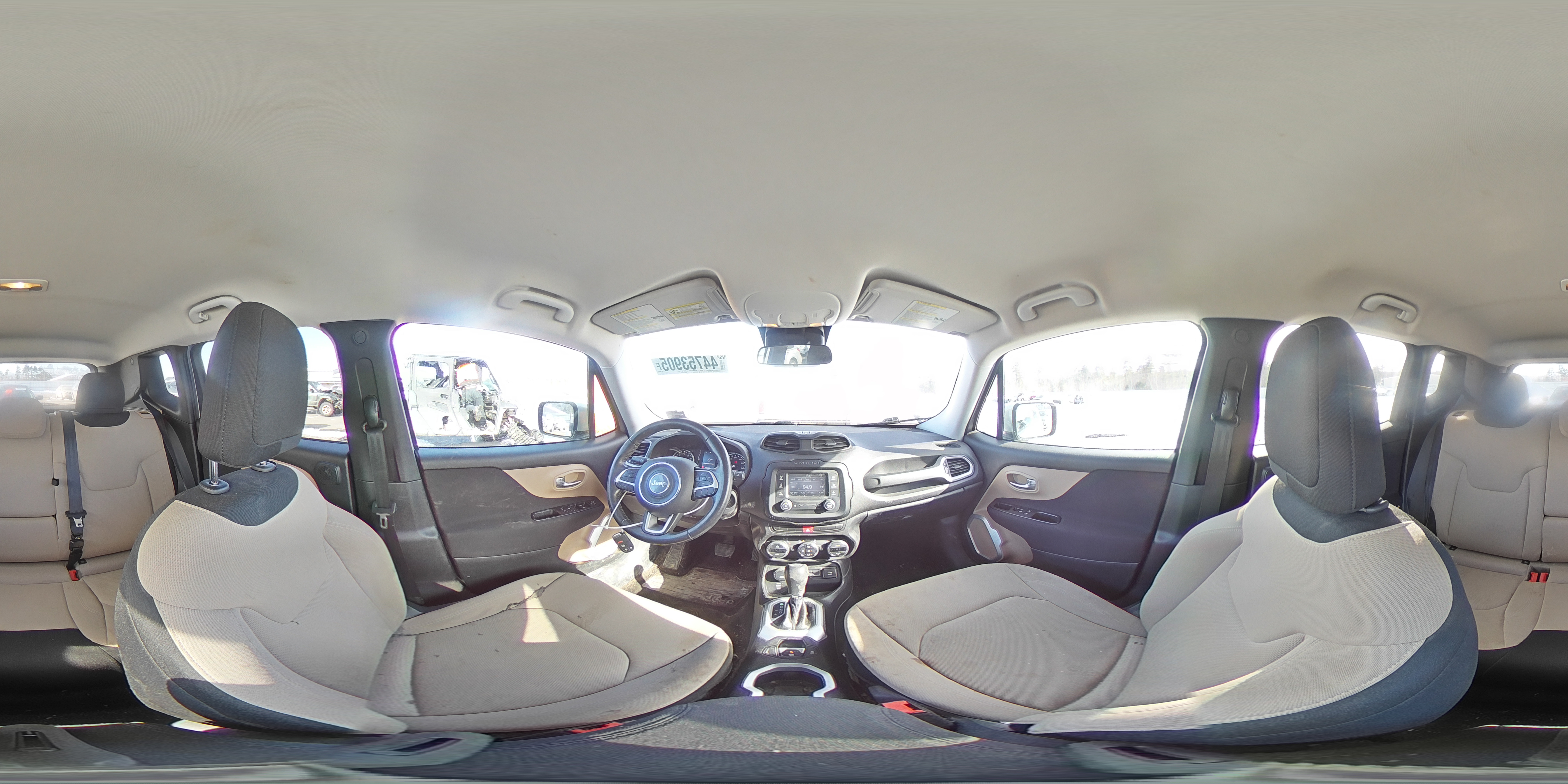 2015 Jeep Renegade - Image 14