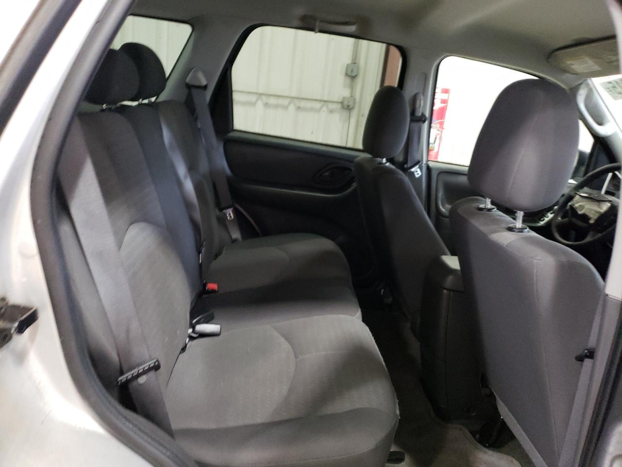 2006 Mazda Tribute - Image 11