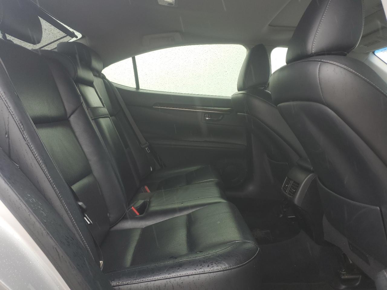2015 Lexus ES - Image 10