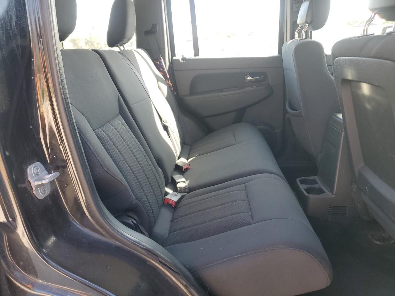2012 Jeep Liberty (North America) - Image 11