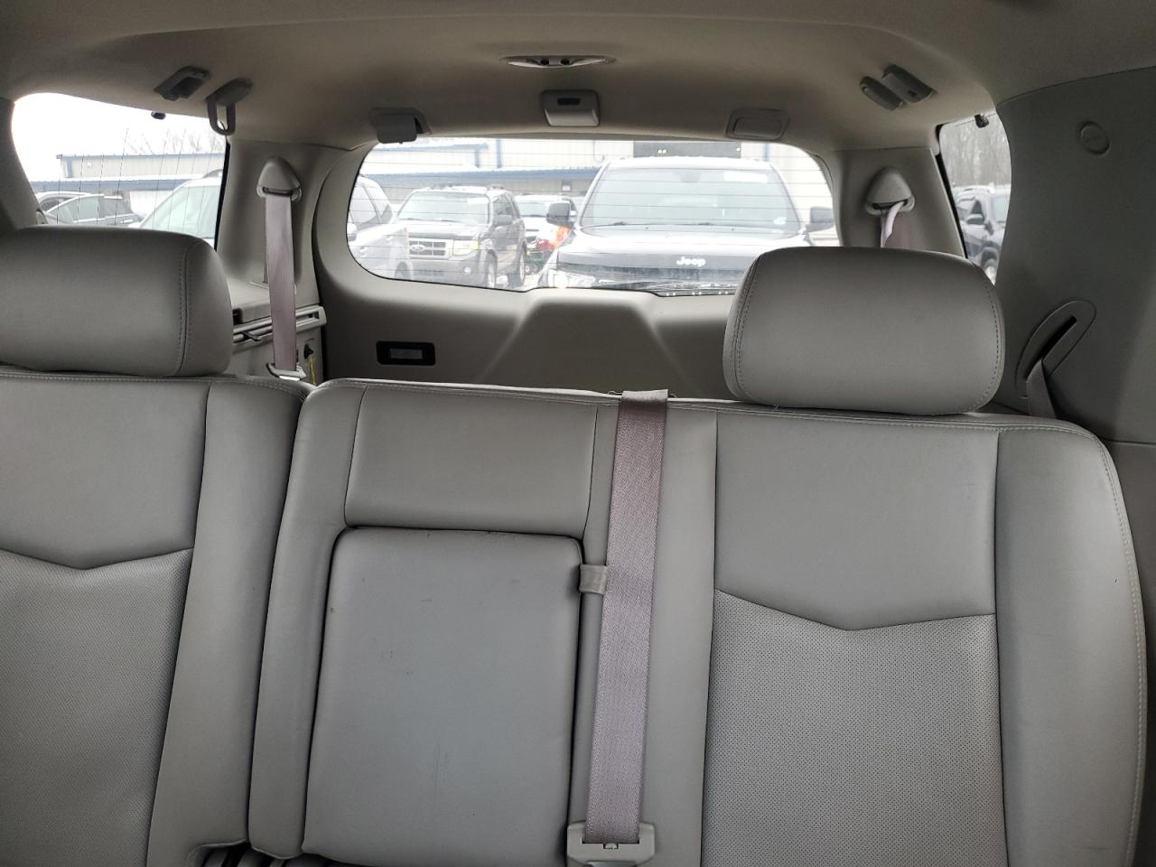 2006 Cadillac SRX - Image 10