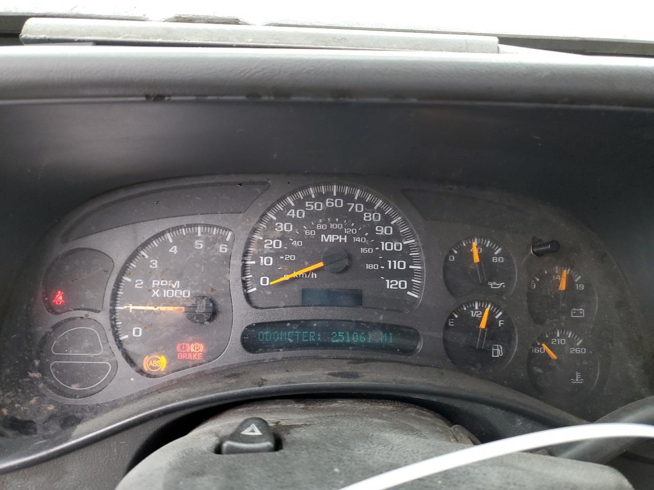 2004 Chevrolet Silverado - Image 9