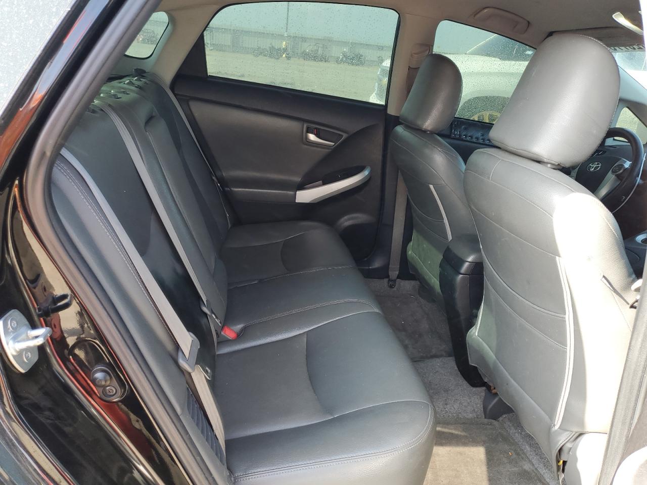 2013 Toyota Prius - Image 10