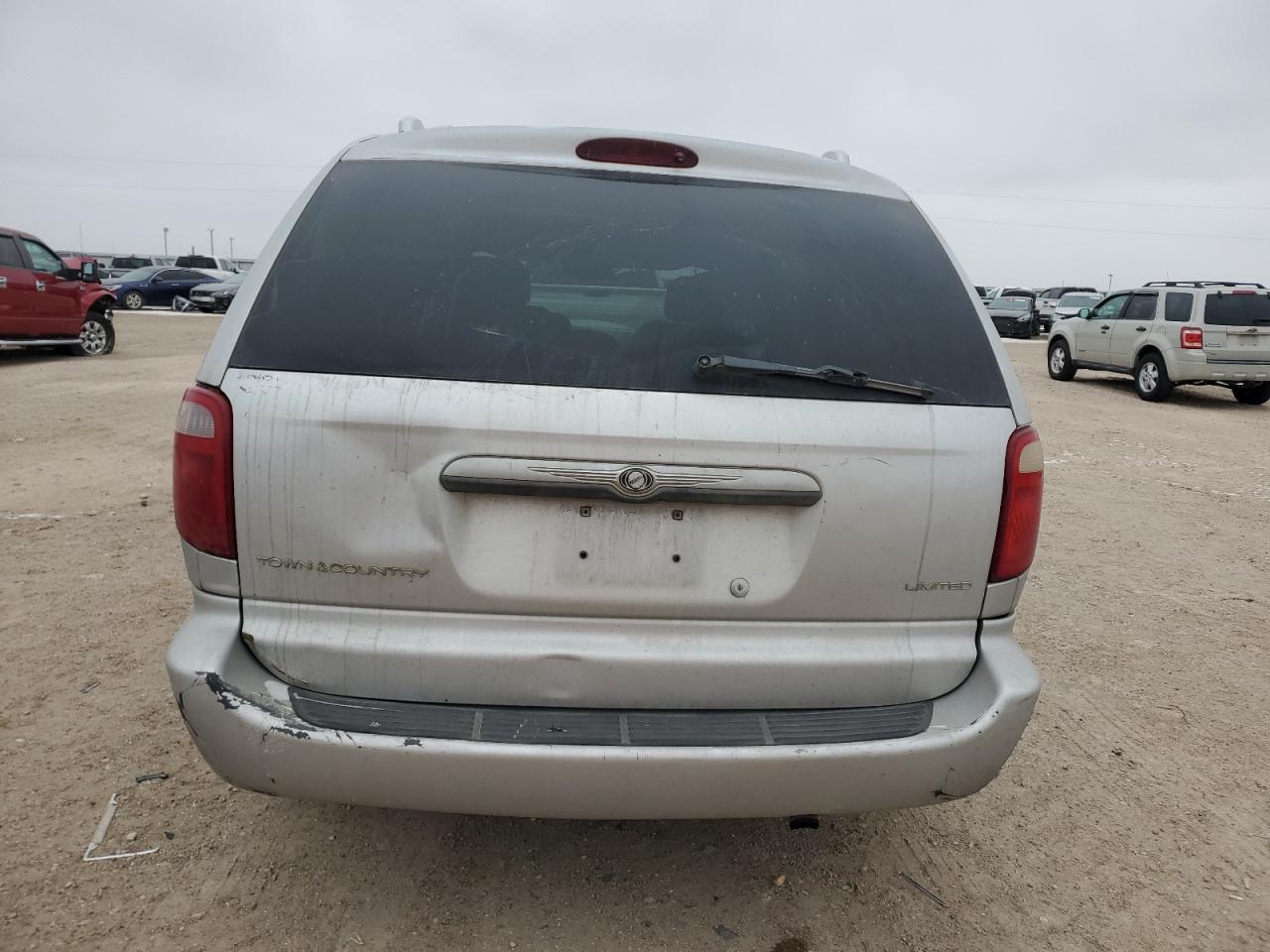 2004 Chrysler Town & Country - Image 6