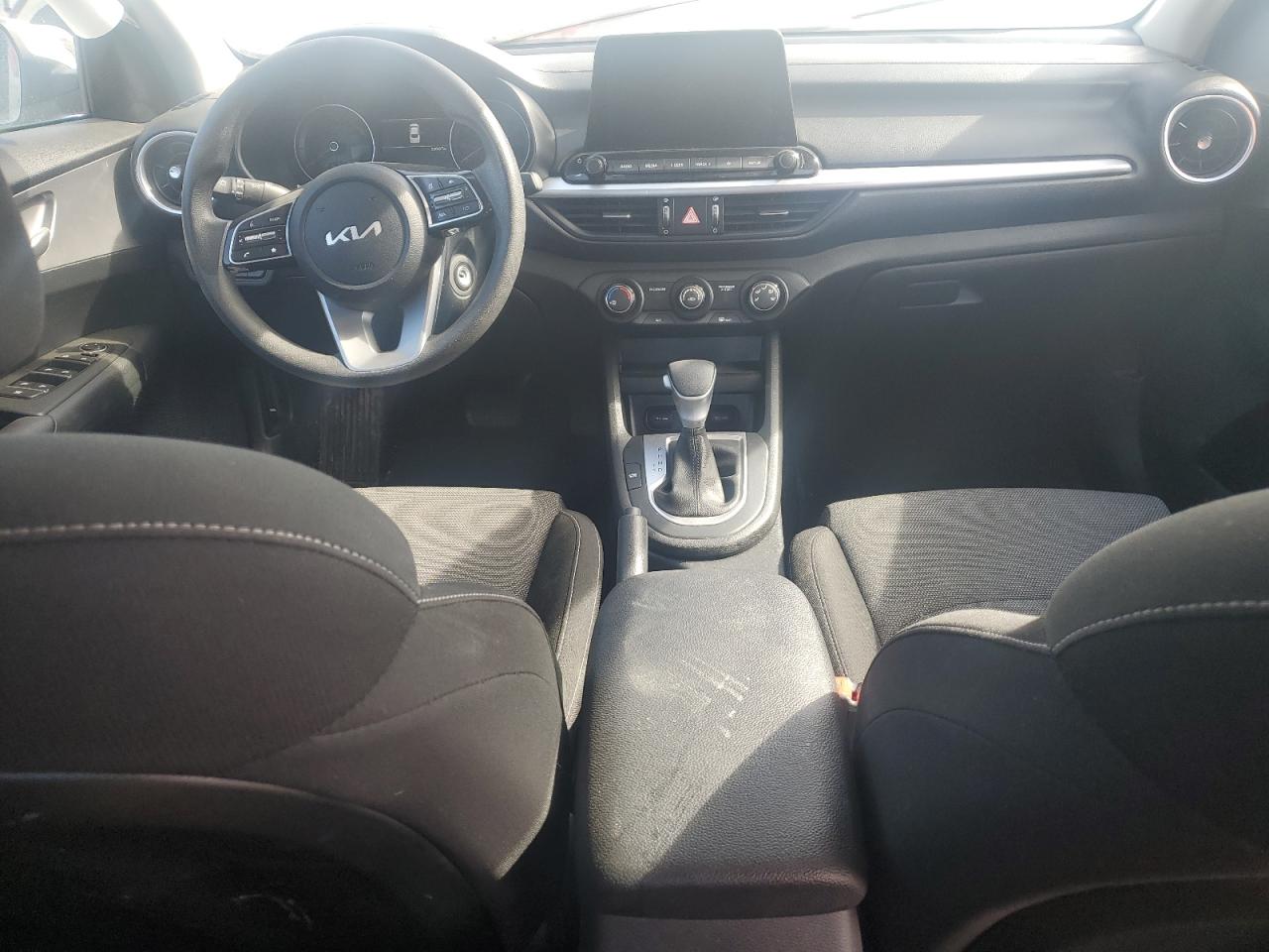 2022 Kia Forte - Image 8