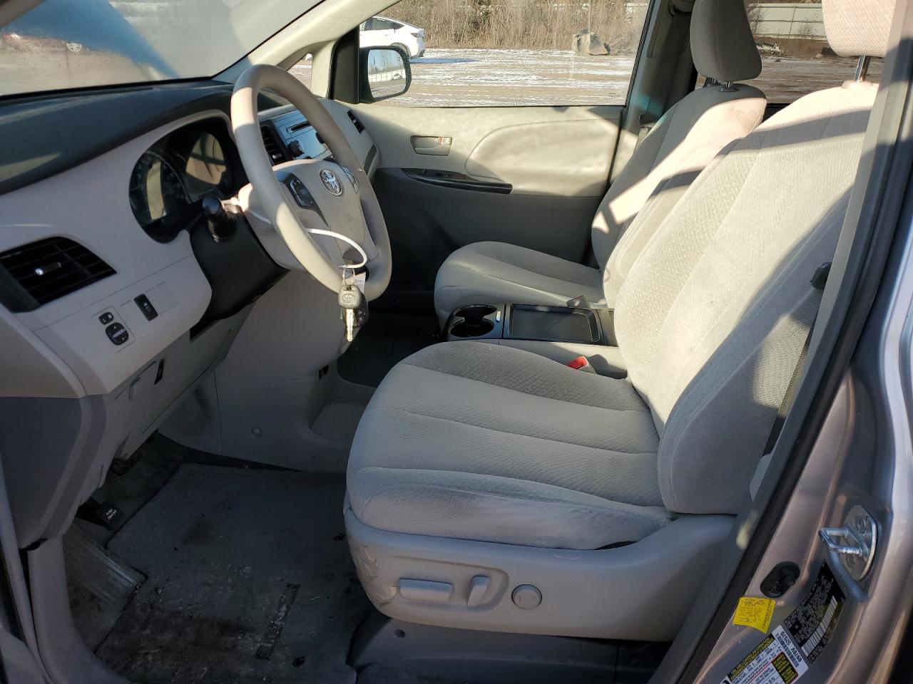 2011 Toyota Sienna - Image 7