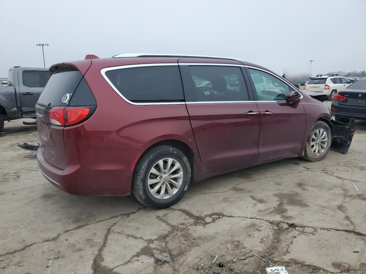 2019 Chrysler Pacifica - Image 3