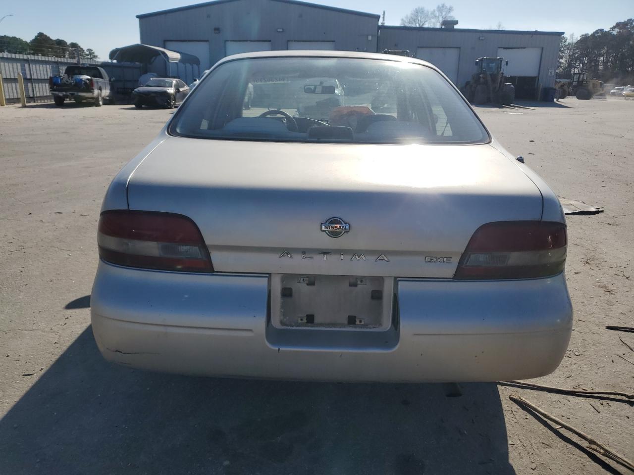 1996 Nissan Altima Xe VIN: 1N4BU31DXTC124365 Lot: 44236215