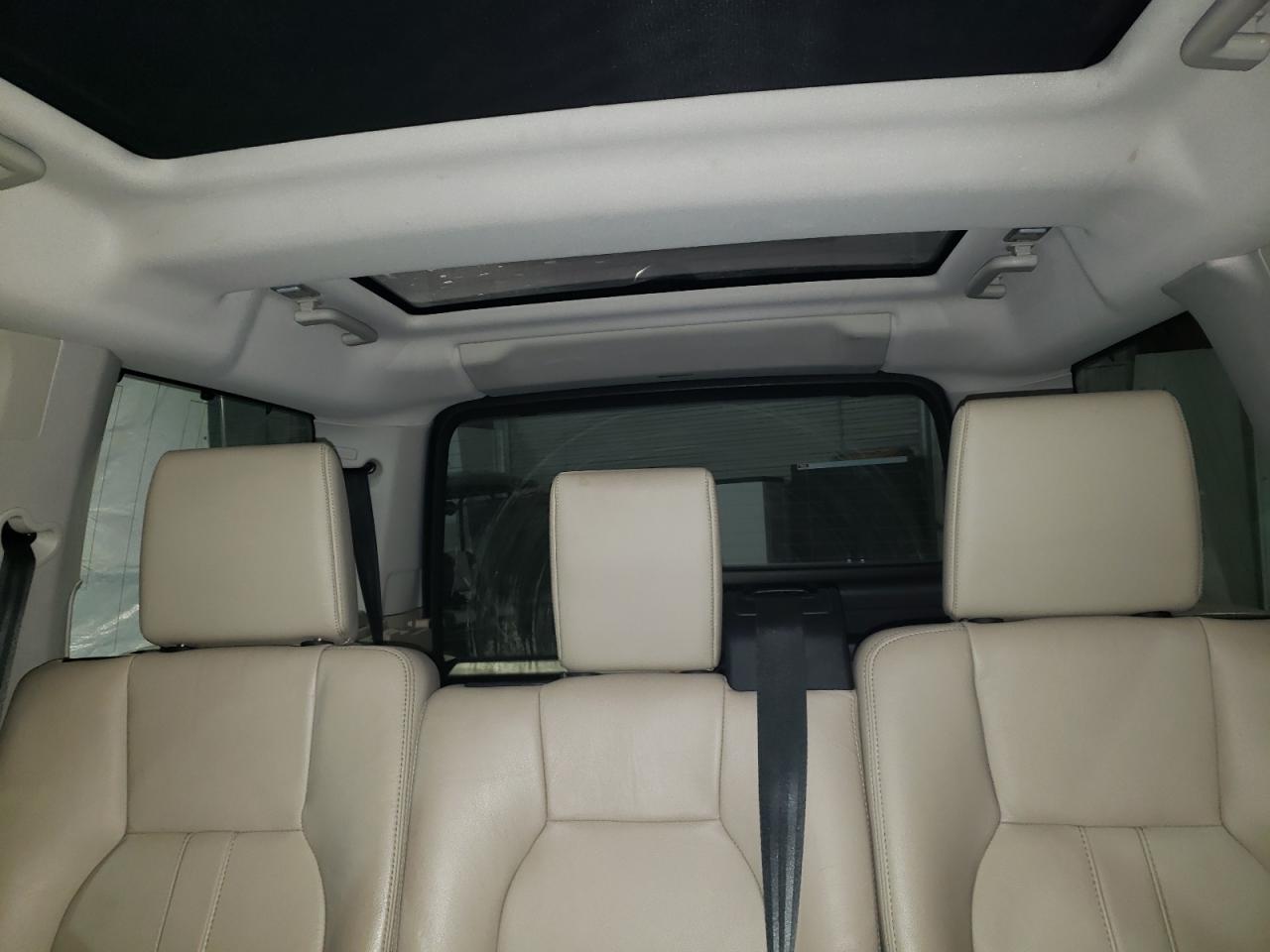 2013 Land Rover LR4 - Image 10