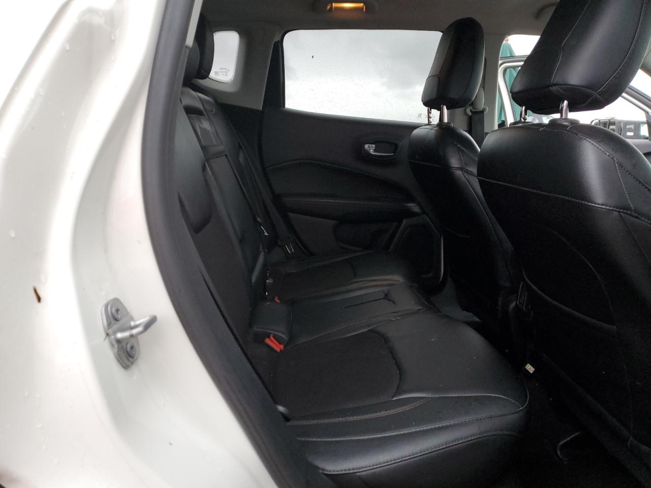 2018 Jeep Compass - Image 11