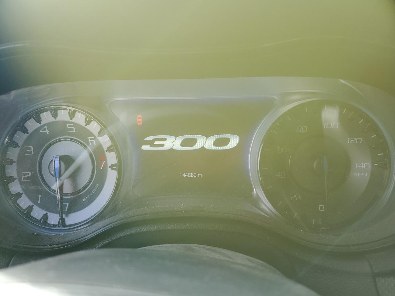 2016 Chrysler 300 - Image 9