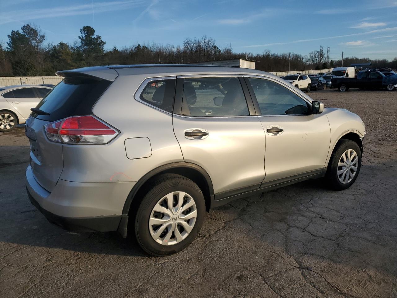 2016 Nissan Rogue - Image 3