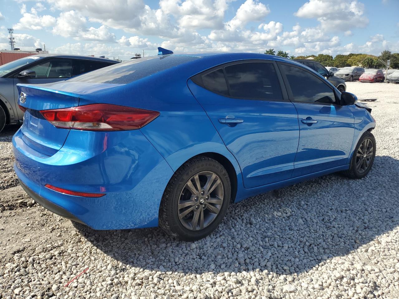2017 Hyundai Elantra - Image 3