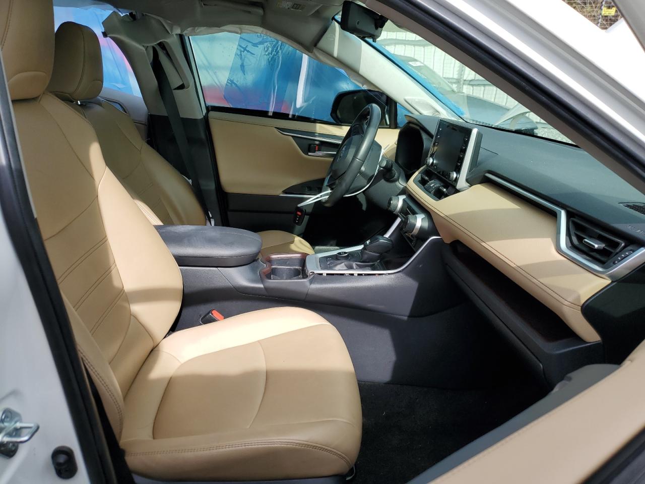 2020 Toyota RAV 4 - Image 7