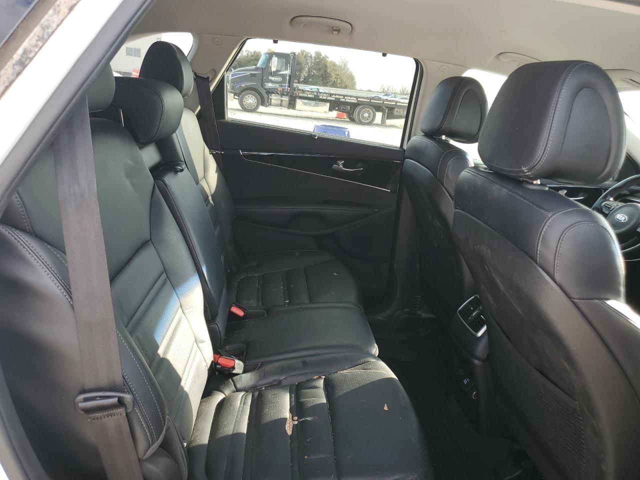 2016 Kia Sorento - Image 11