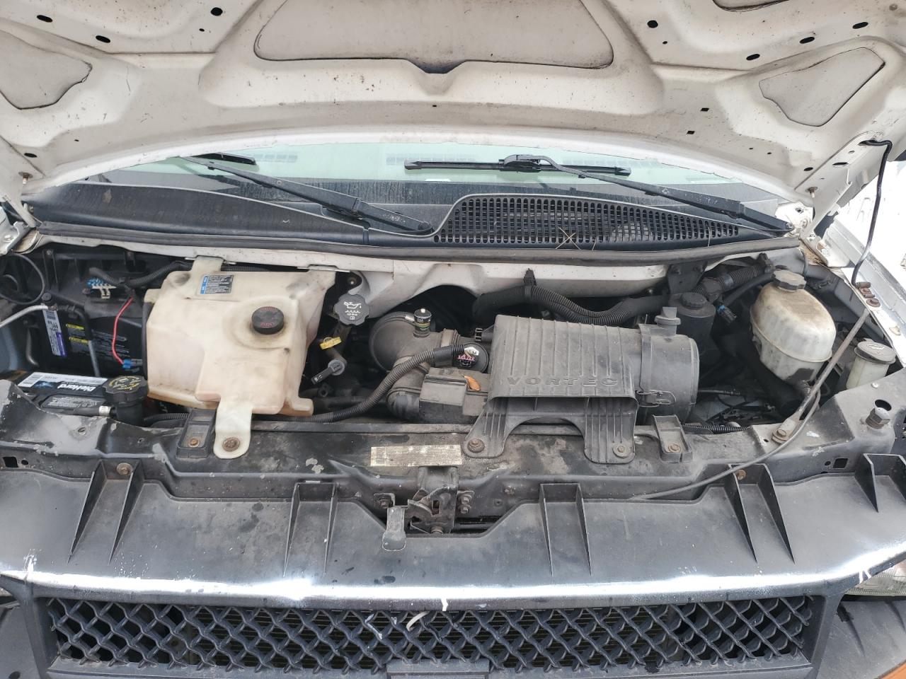 2004 Chevrolet Express - Image 12