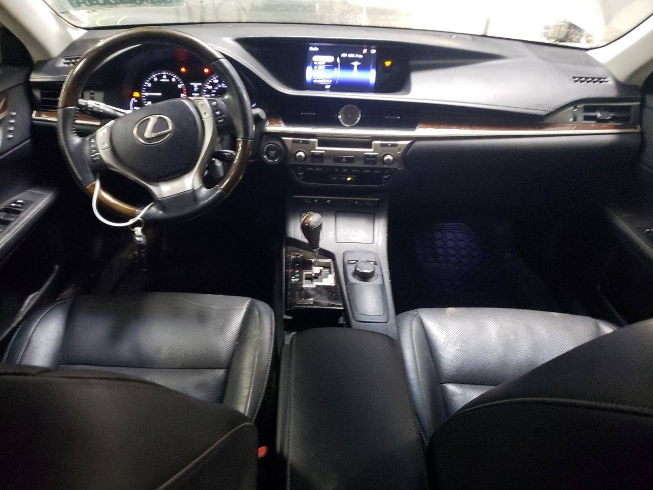2015 Lexus ES - Image 8