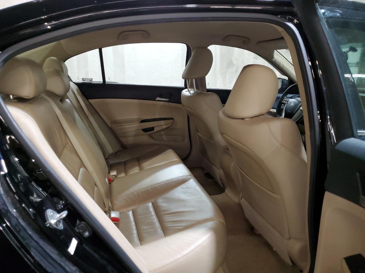 2012 Honda Accord - Image 10