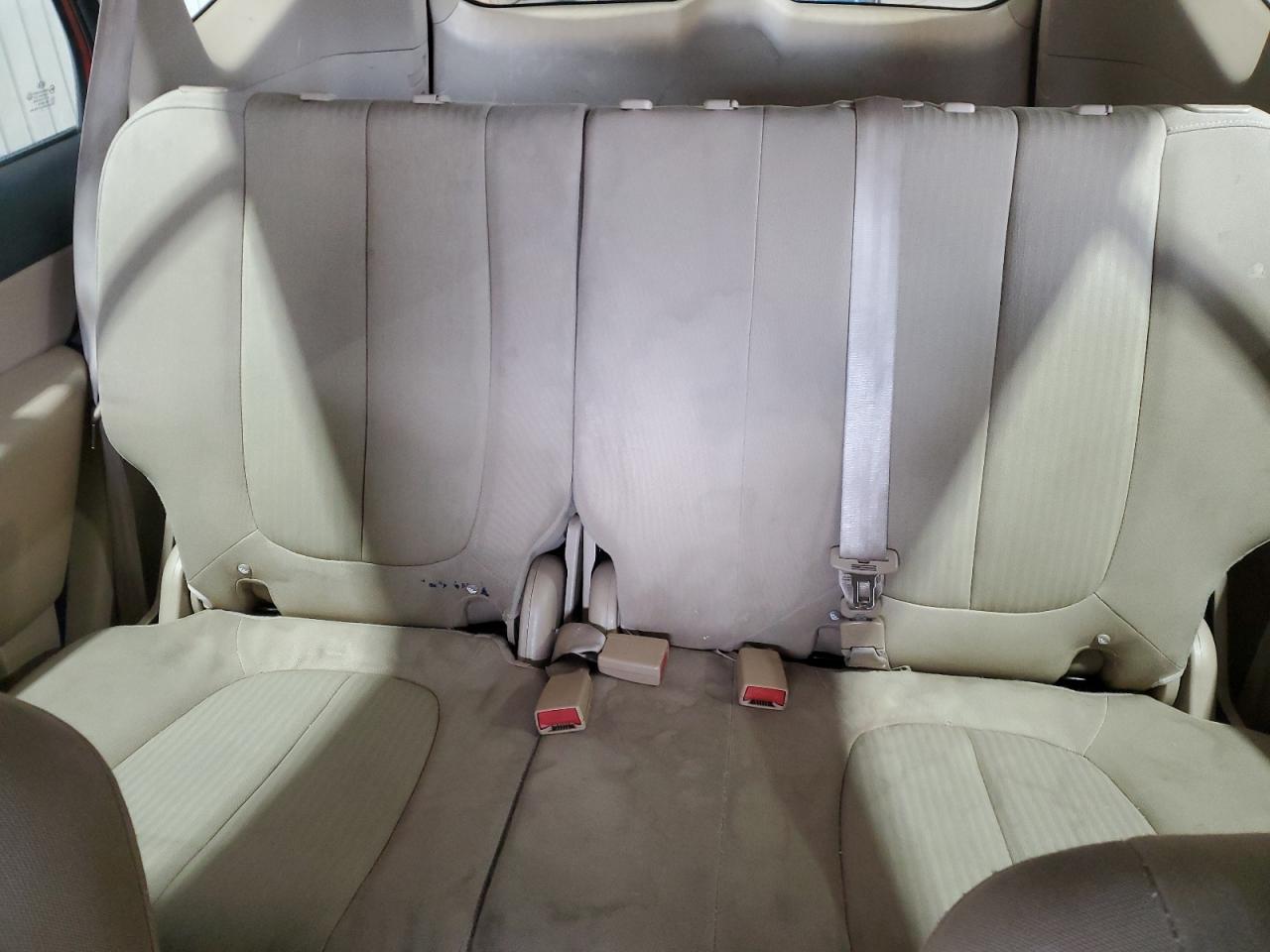 2008 Kia Rondo - Image 10