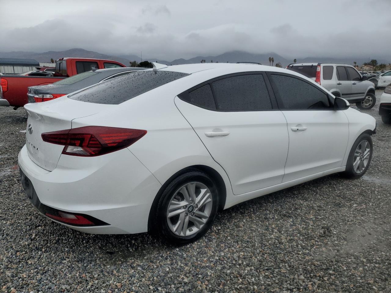 2020 Hyundai Elantra - Image 3