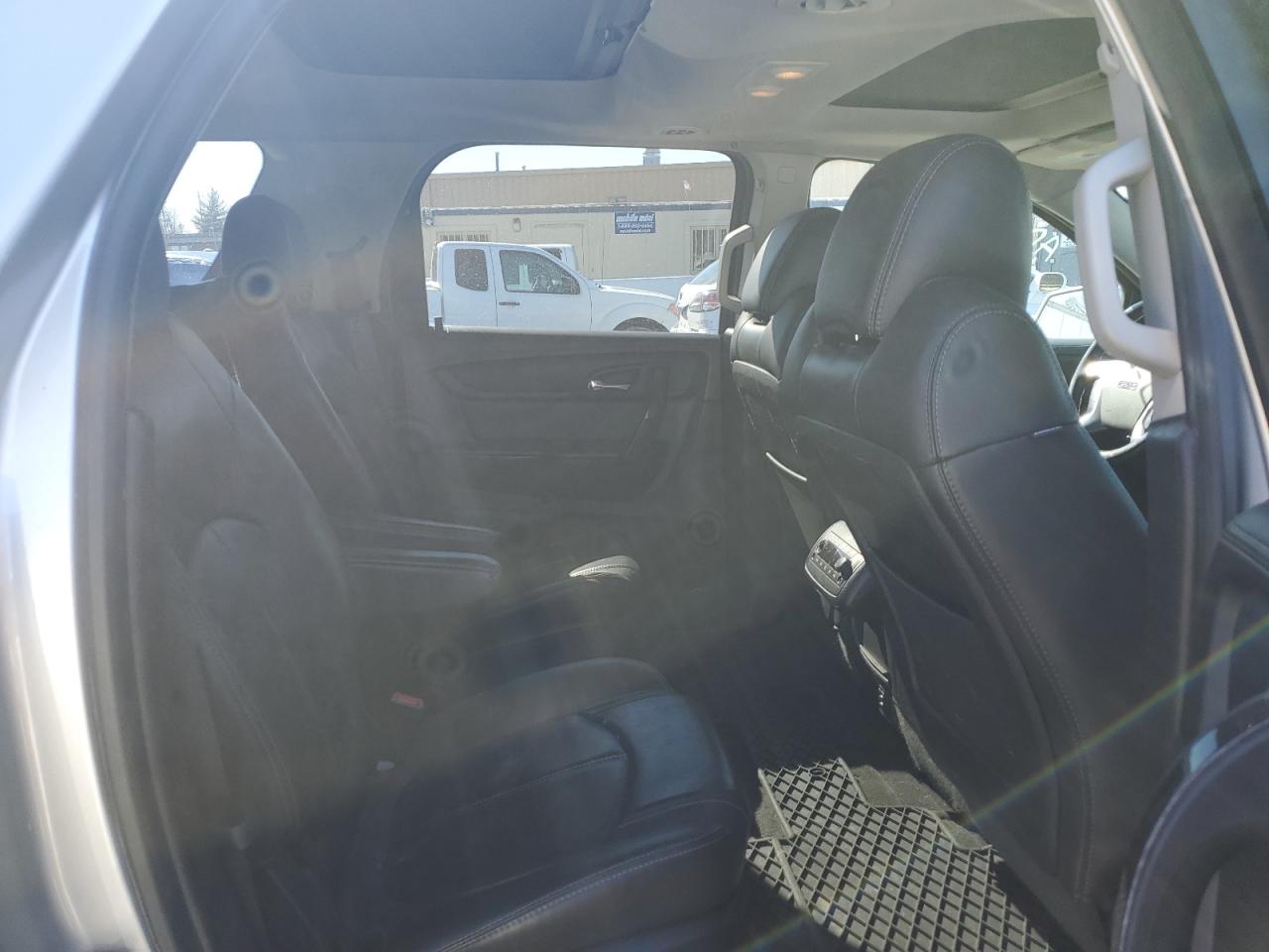 2015 GMC Acadia - Image 11