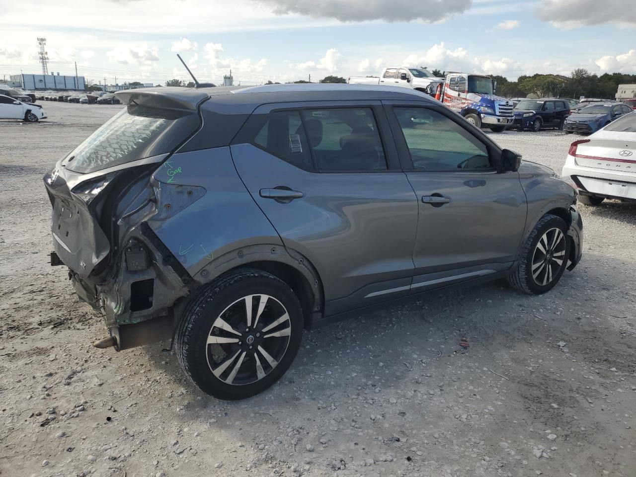 2019 Nissan Kicks - Image 3
