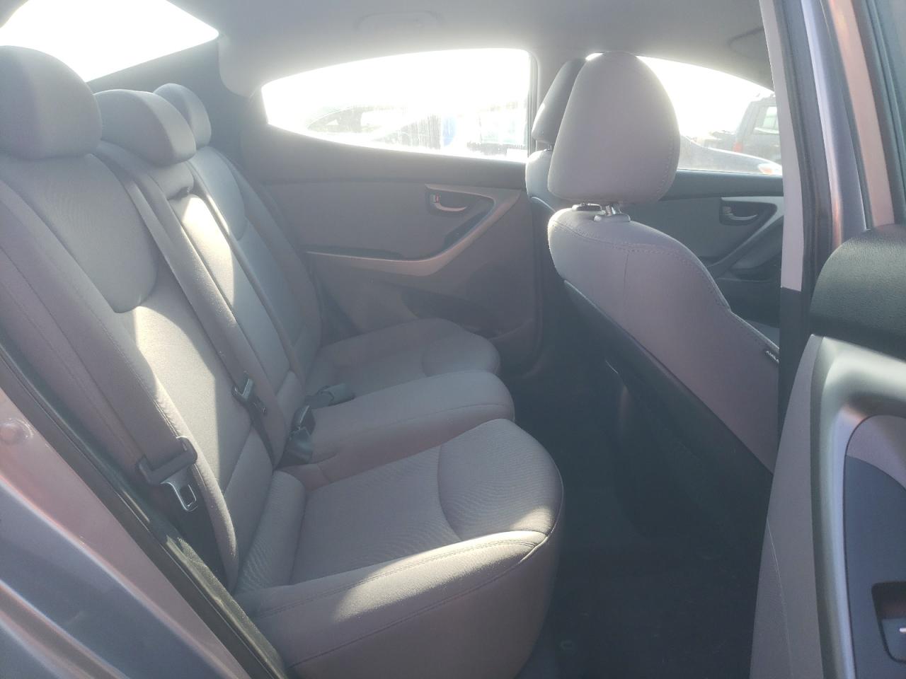 2015 Hyundai Elantra - Image 10