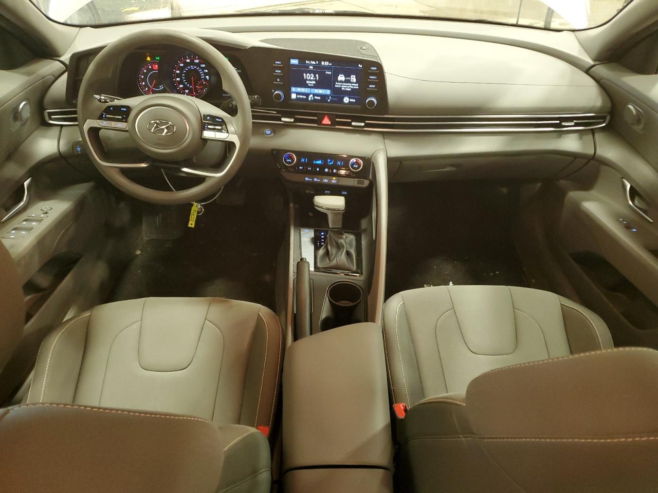 2022 Hyundai Elantra - Image 8