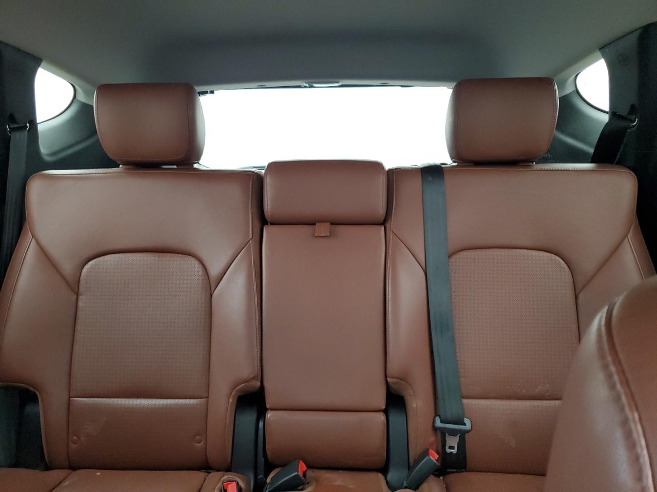 2014 Hyundai Santa Fe - Image 10