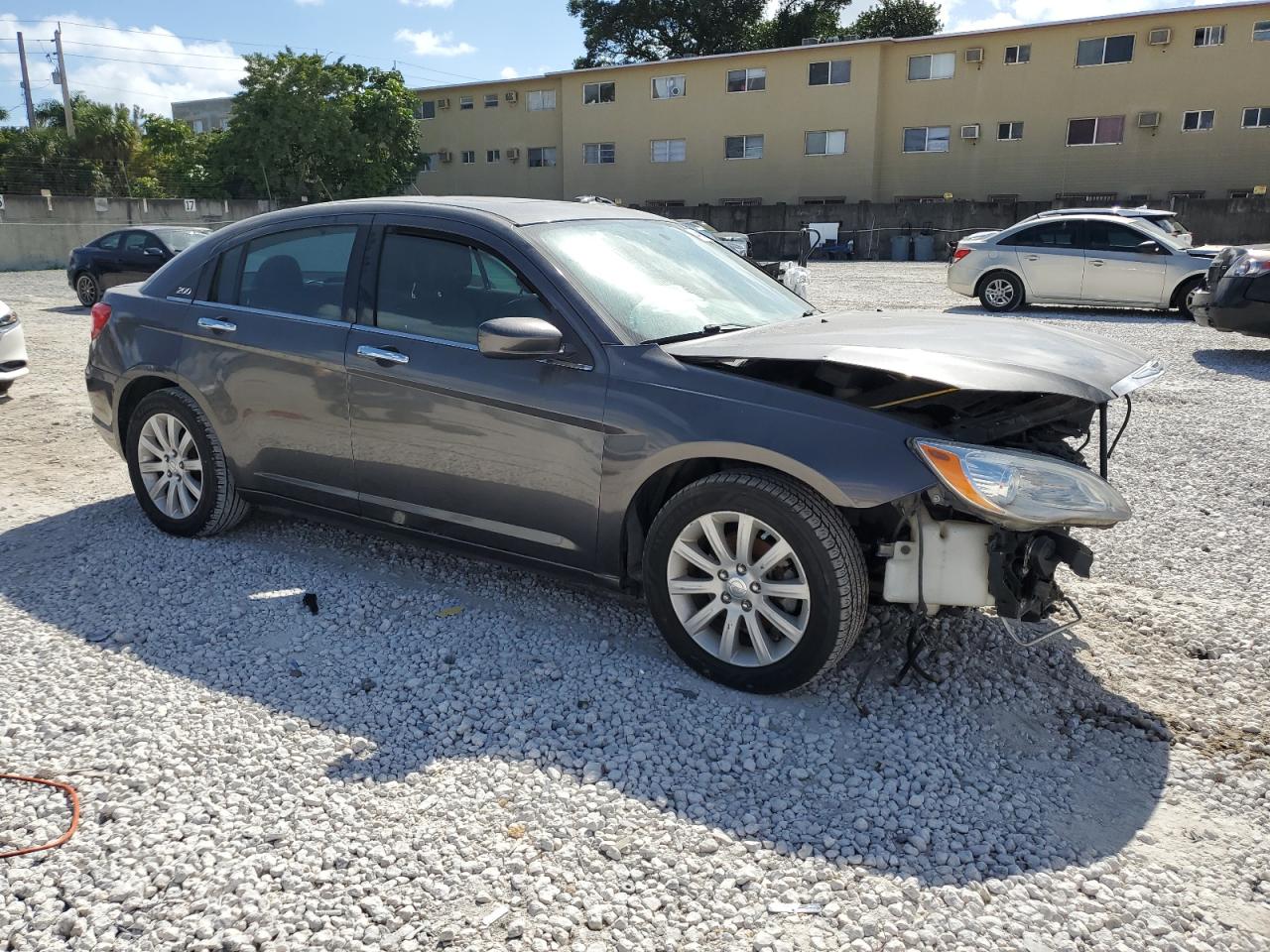2014 Chrysler 200 - Image 4