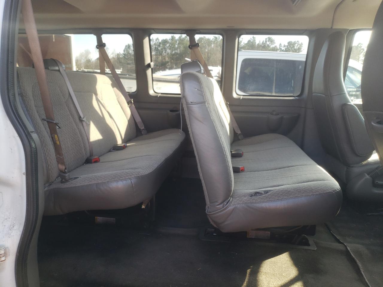 2017 Chevrolet Express - Image 11