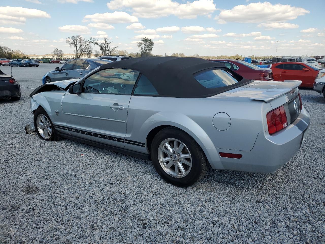 2007 Ford Mustang - Image 2