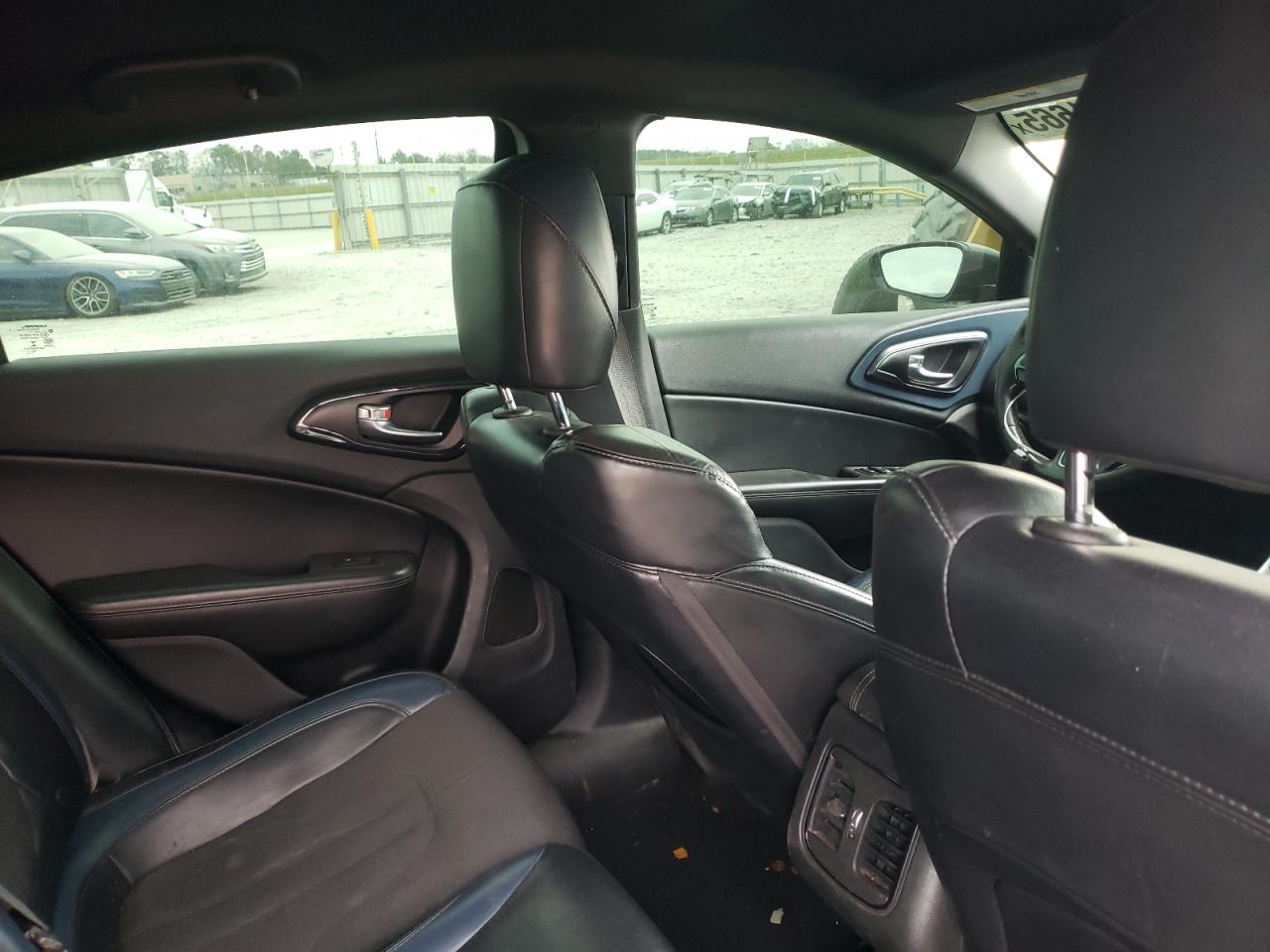 2015 Chrysler 200 - Image 10